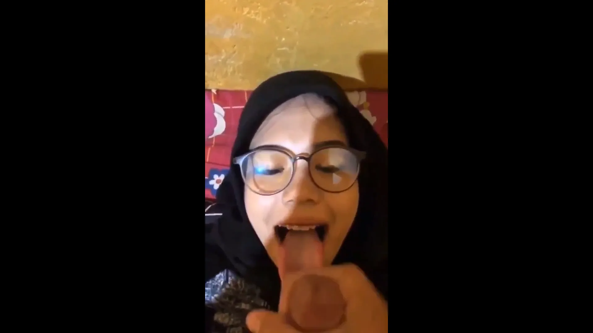 dera angela crot di muka yang lagi viral
