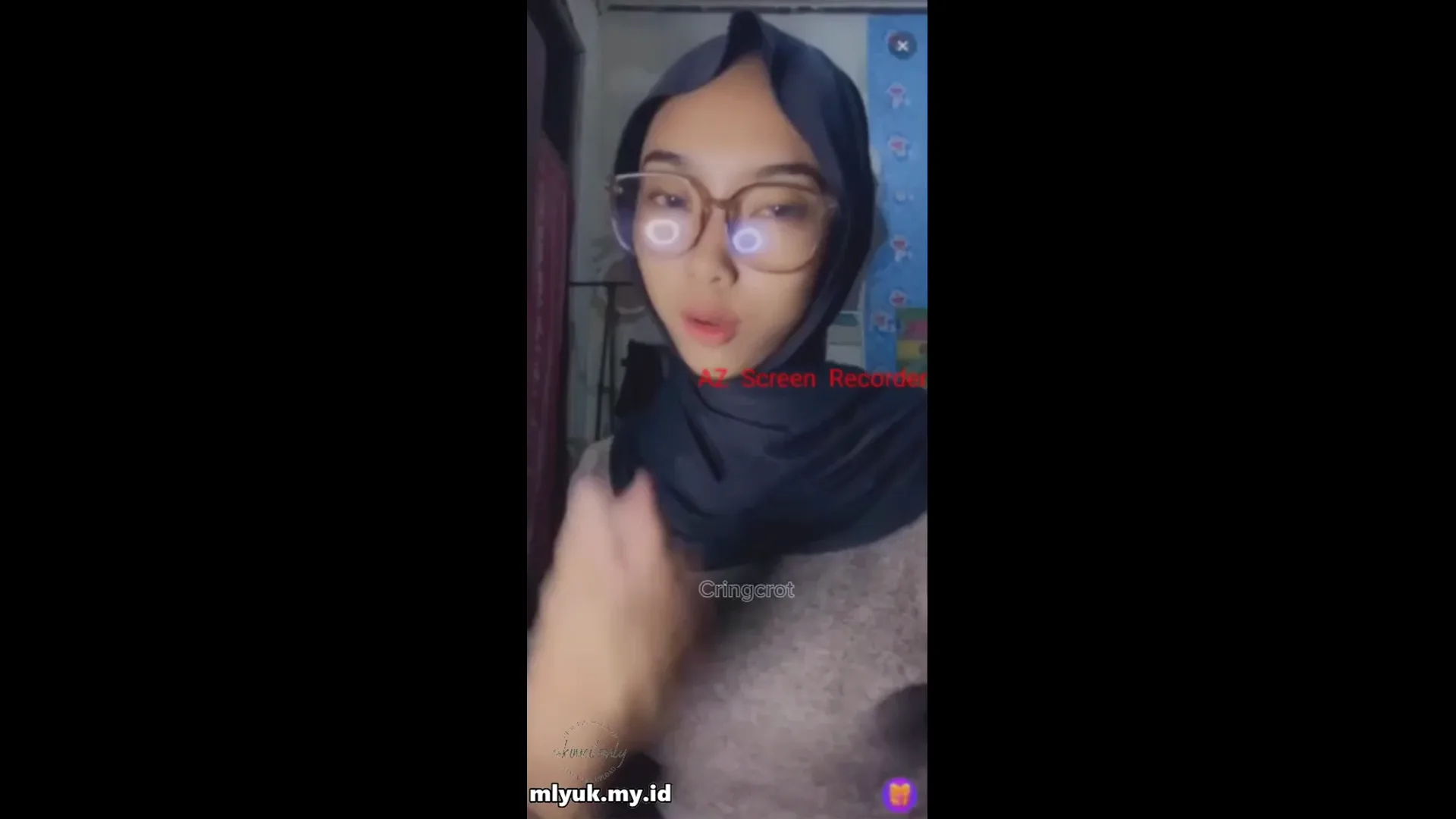 jilbab cantik live sambil pamer memek mulus