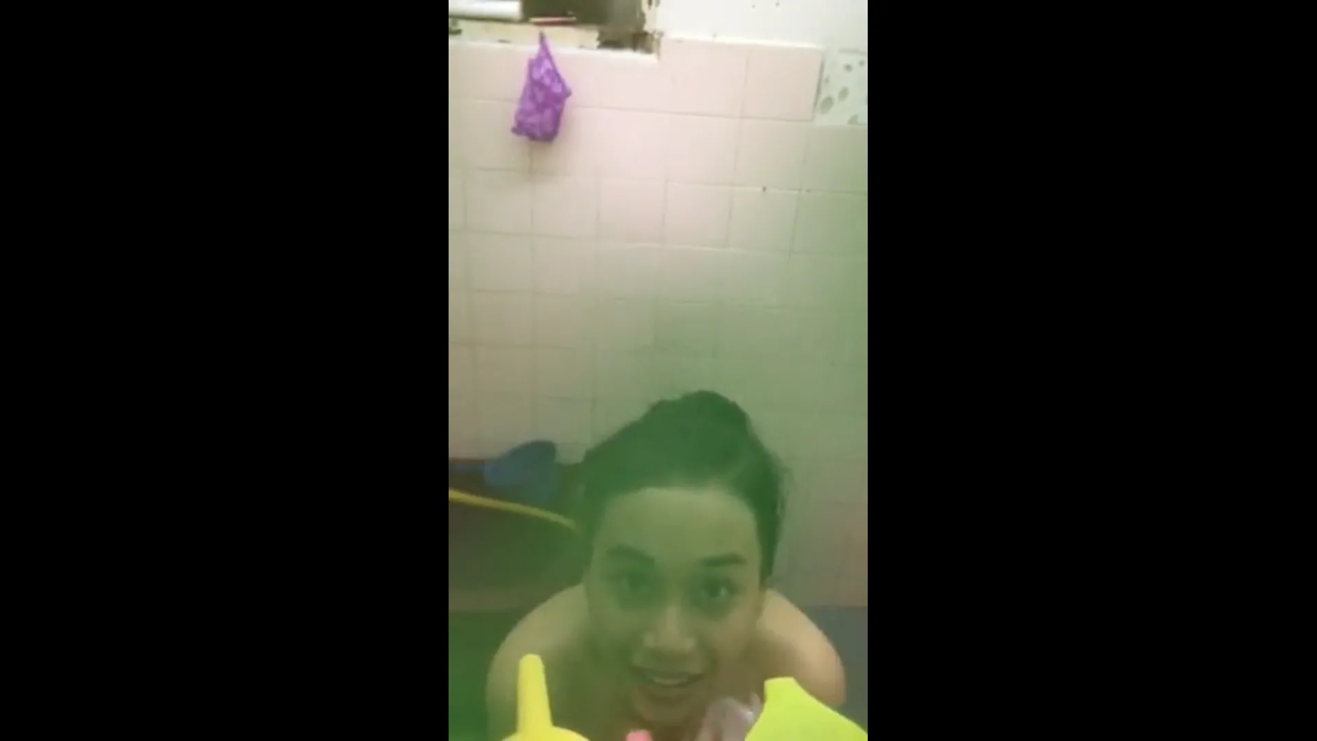 ketahuan ngintip tetangga sebelah eh dia malah suka