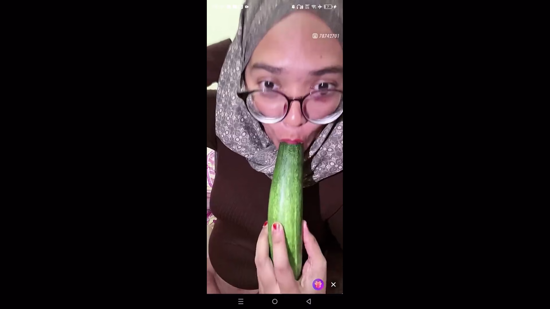 Yungrosa Live Bugil Pake Timun Terbaru